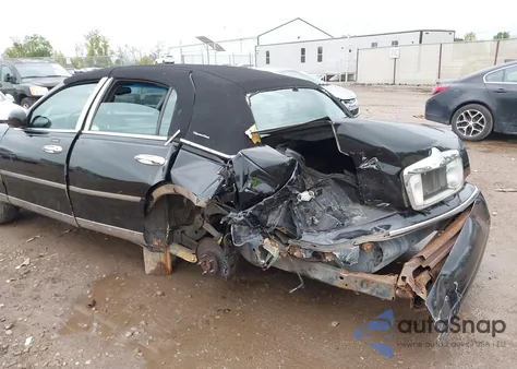 2000 Lincoln Town Car Signature z USA, uszkodzony, nr VIN 1LNHM82W1YY936080